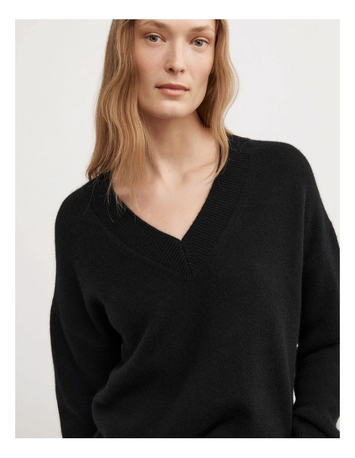 Cashmere V-neck Knit Jumper in Black image 3