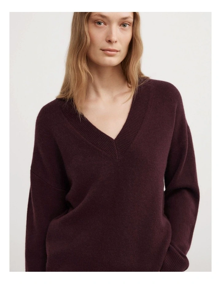 Cashmere V-neck Knit Jumper in Aubergine image 3