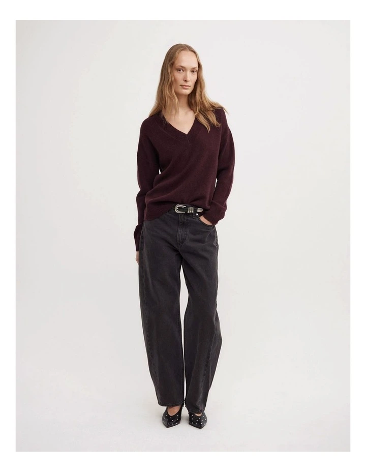 Cashmere V-neck Knit Jumper in Aubergine image 4