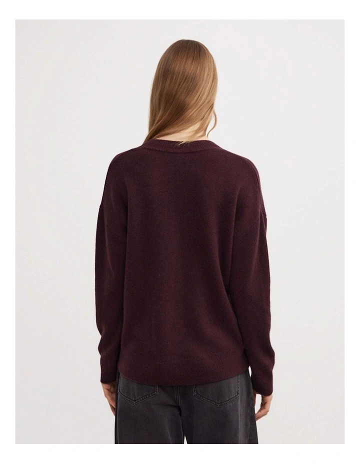 Cashmere V-neck Knit Jumper in Aubergine image 5