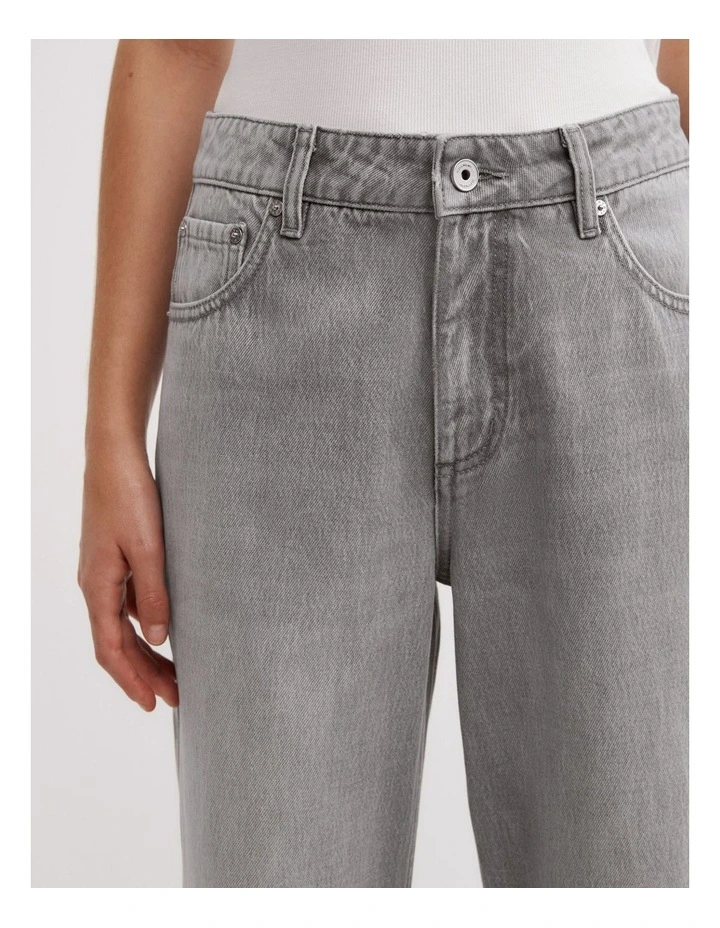 Mid Rise Straight Jeans in Washed Grey image 4