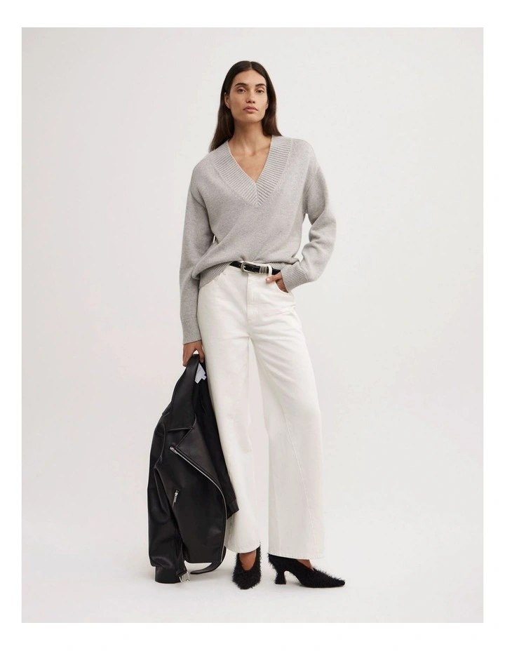 V-neck Knit in Light Grey Marle image 2