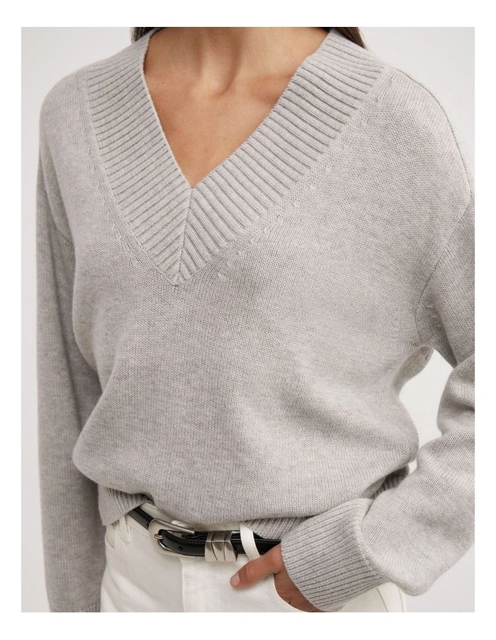 V-neck Knit in Light Grey Marle image 3