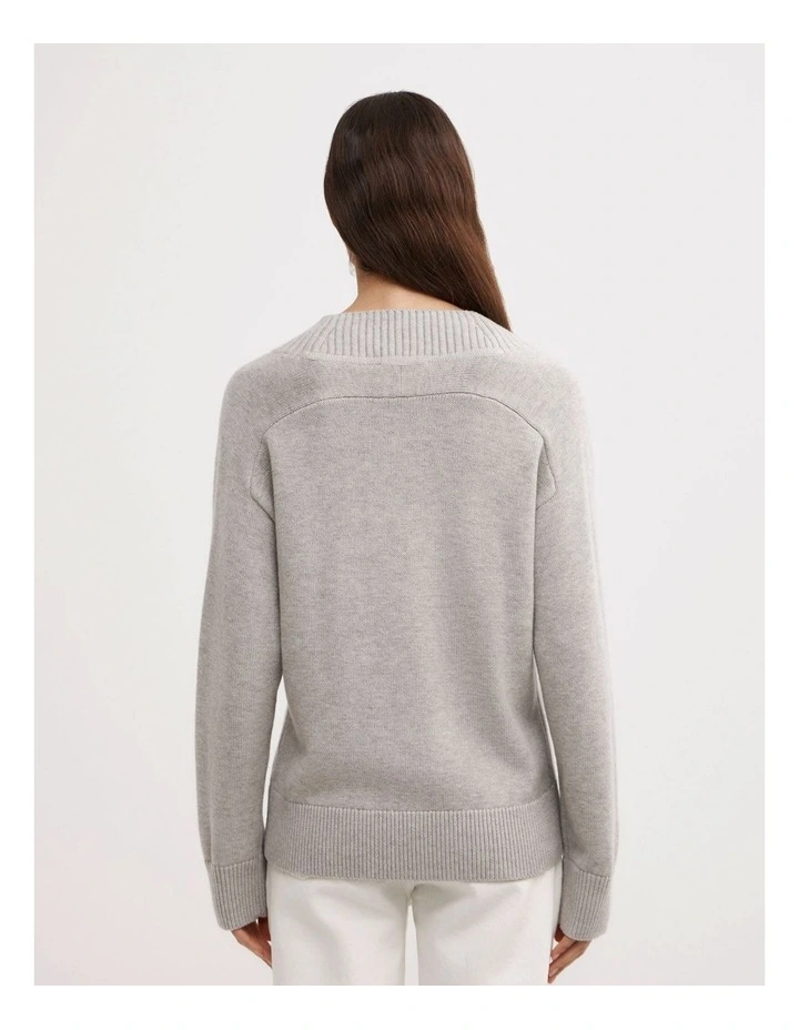V-neck Knit in Light Grey Marle image 4