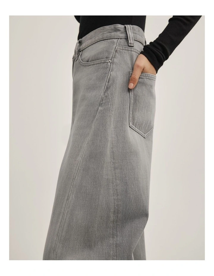 Barrel Leg Jeans in Washed Grey image 3