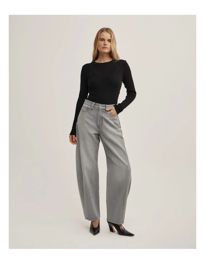 Barrel Leg Jeans in Washed Grey image 4