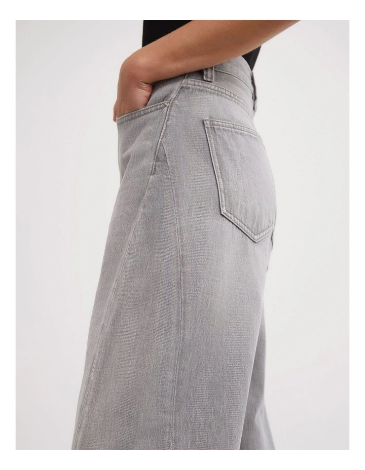 Barrel Leg Jeans in Washed Grey image 4