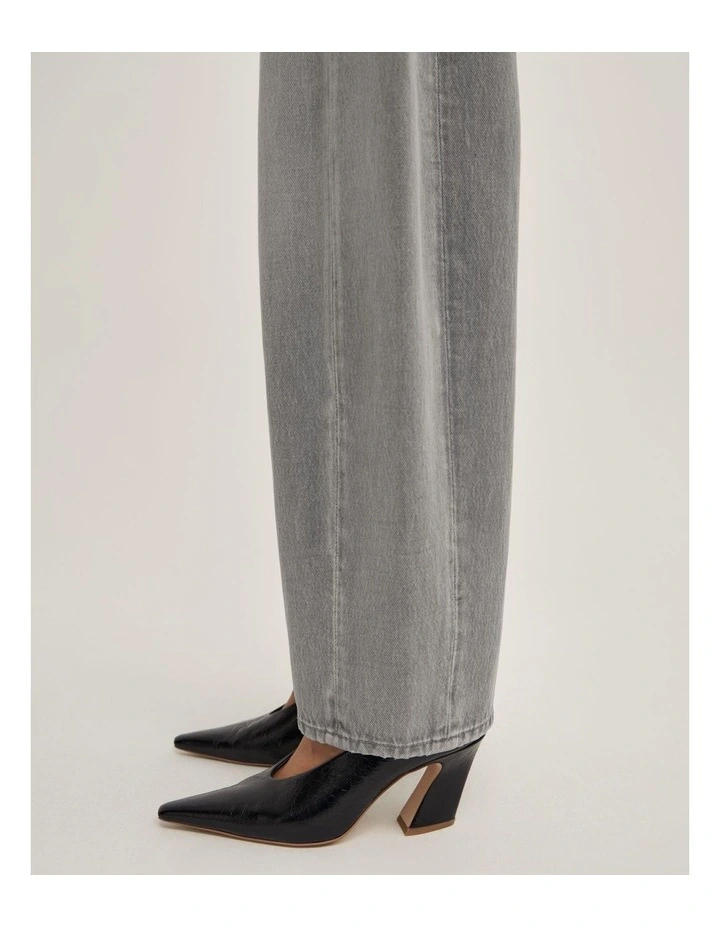 Barrel Leg Jeans in Washed Grey image 5