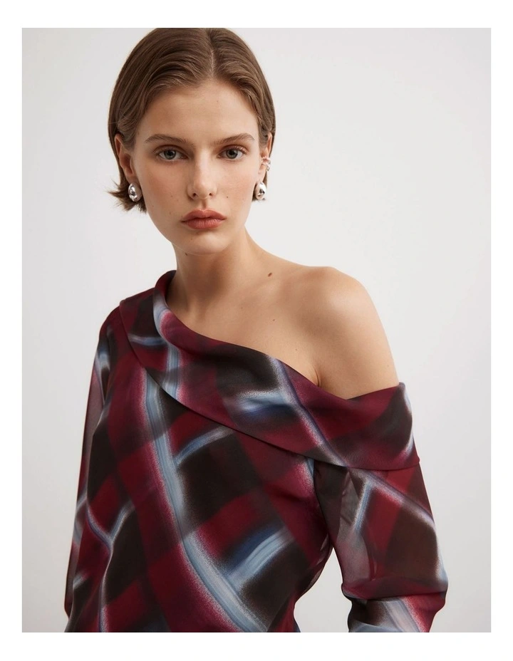 Asymmetric Shoulder Top in Fade Check image 3