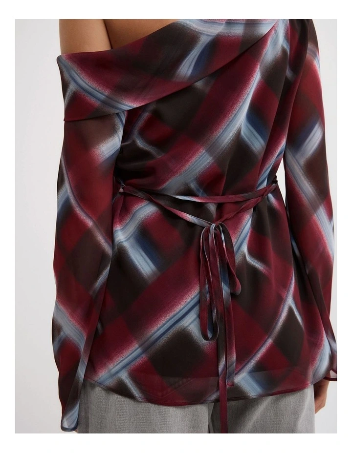 Asymmetric Shoulder Top in Fade Check image 4