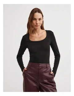 Scoop Neck Long Sleeve Top in Black