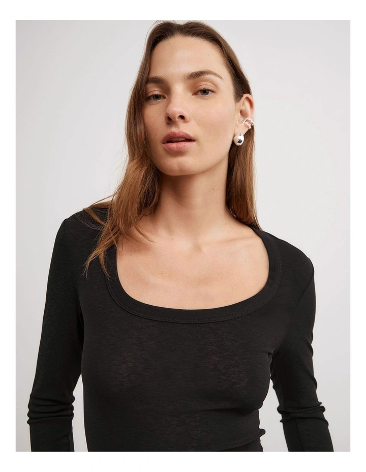 Scoop Neck Long Sleeve Top in Black image 3