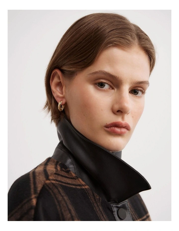 Rumi Hoop Earring in Gold image 2