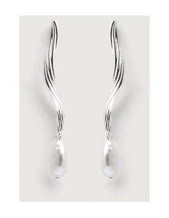 Rumi Pearl Earring in Silver