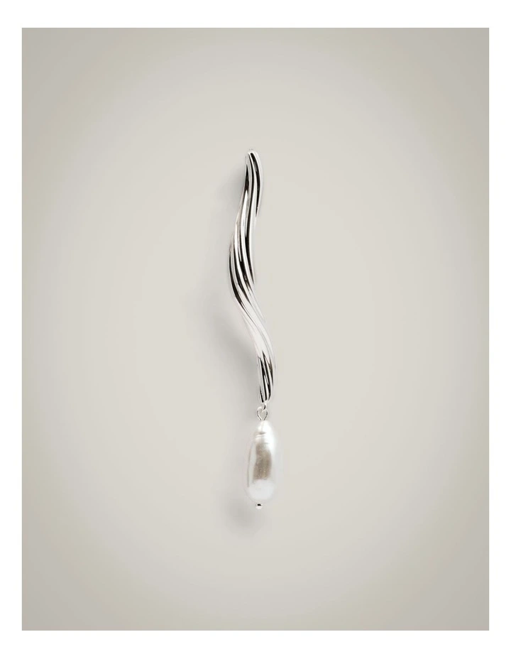 Rumi Pearl Earring in Silver image 3