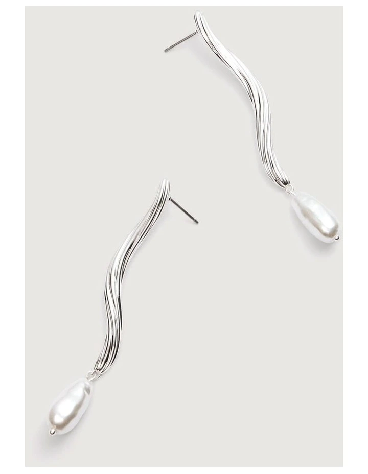 Rumi Pearl Earring in Silver image 4