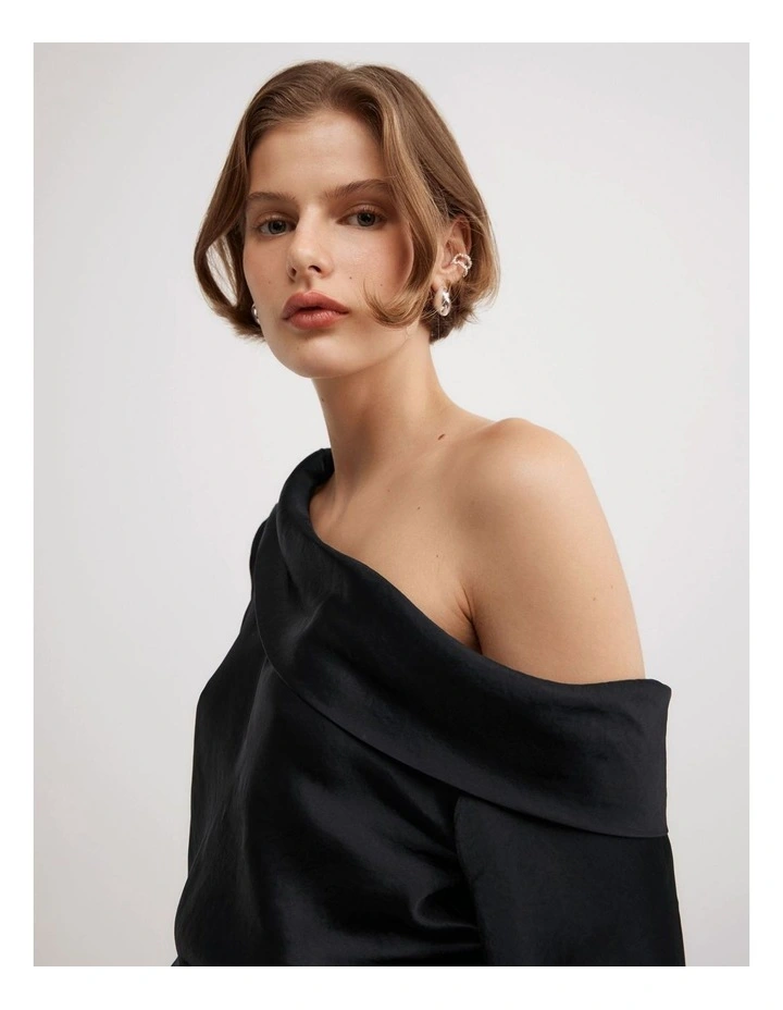 Asymmetric Shoulder Top in Black image 3
