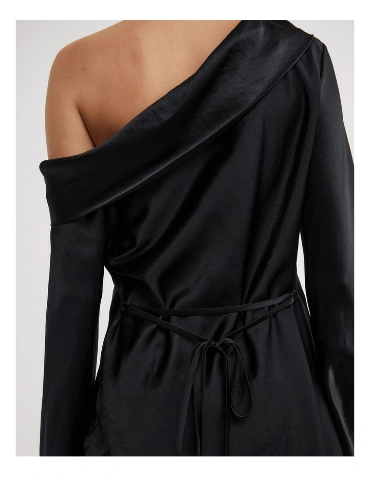 Asymmetric Shoulder Top in Black image 4