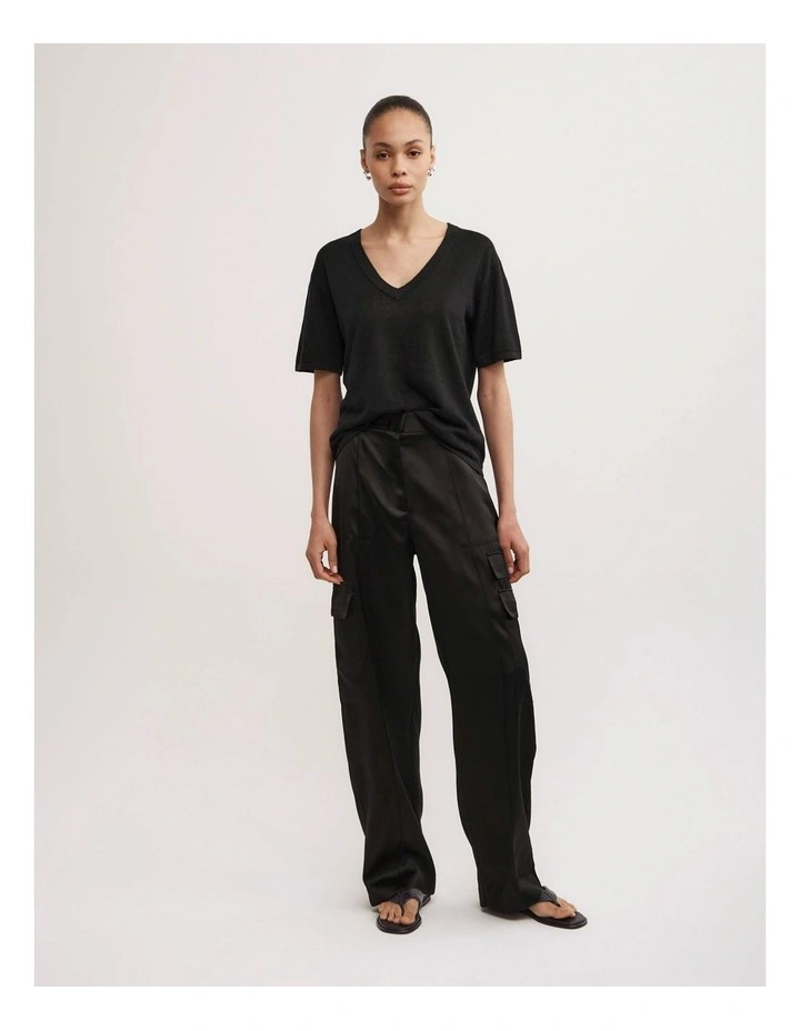 Linen V-neck Knit T-shirt in Black image 3