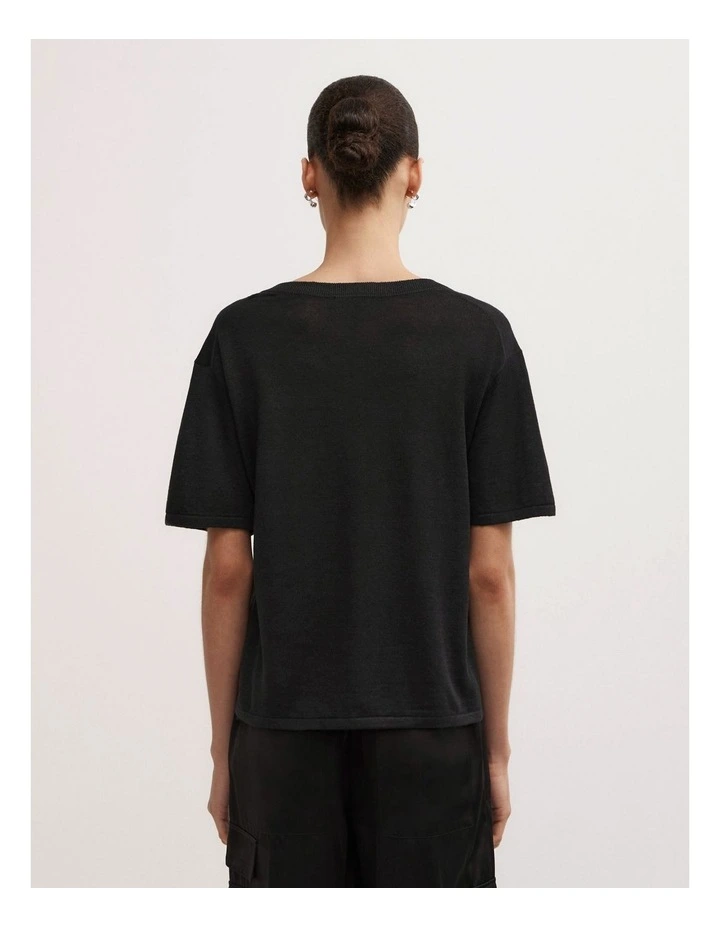 Linen V-neck Knit T-shirt in Black image 5