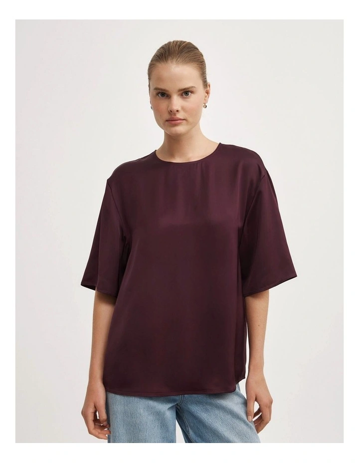 Satin T-shirt in Plum image 1