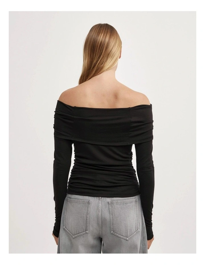 Off Shoulder Long-sleeve Top in Black image 5