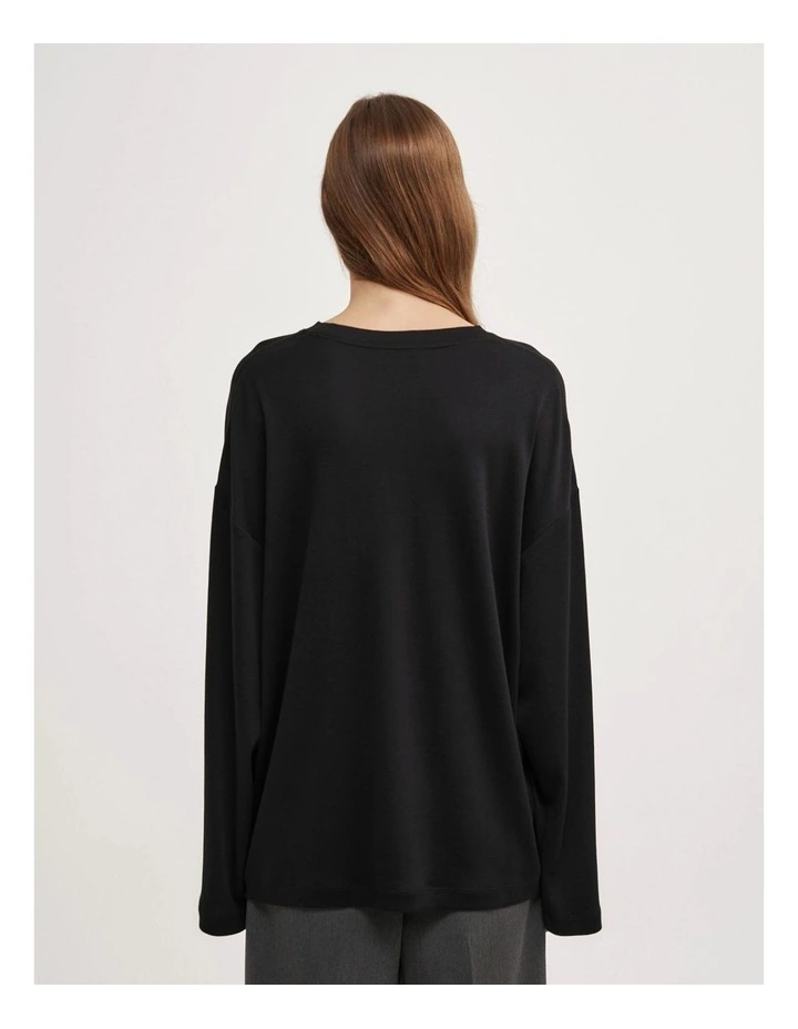 Crew Neck Long-sleeve T-shirt in Black image 5