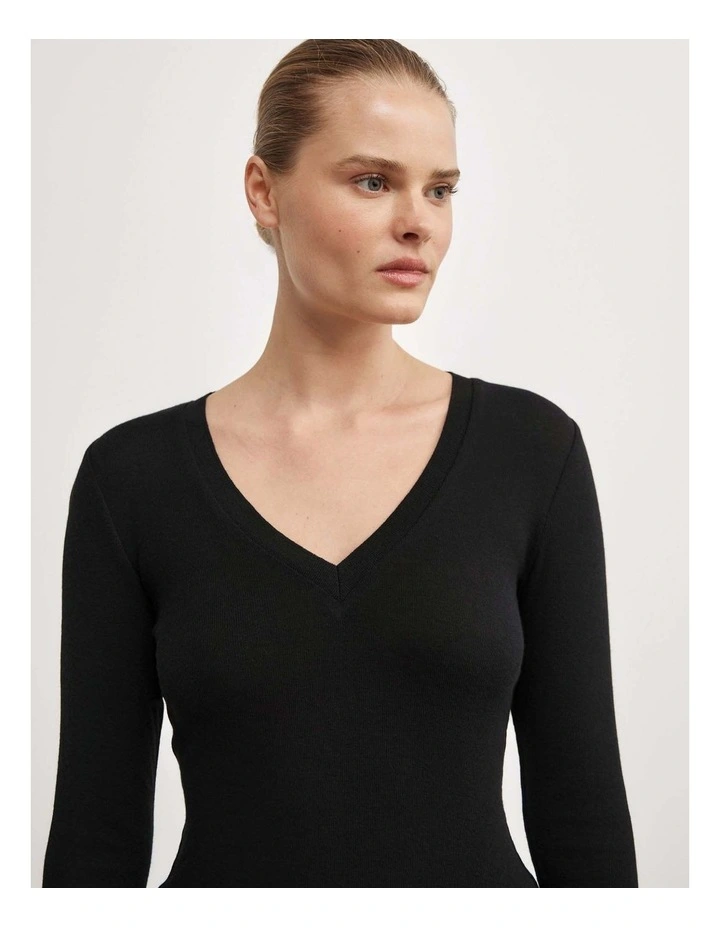 Fine V-neck Long-sleeve Top in Black image 3