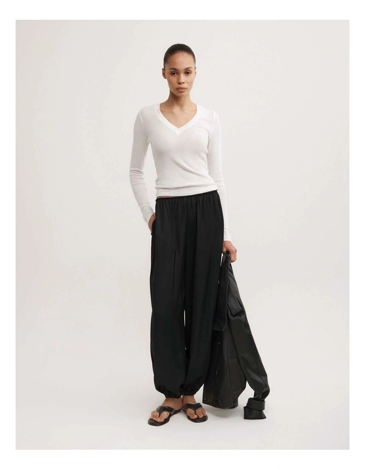 Fine V-neck Long-sleeve Top in Fresh White image 3