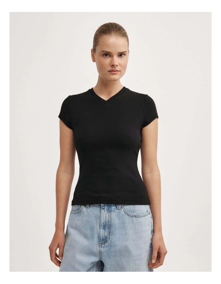 High V-neck T-shirt in Black image 1