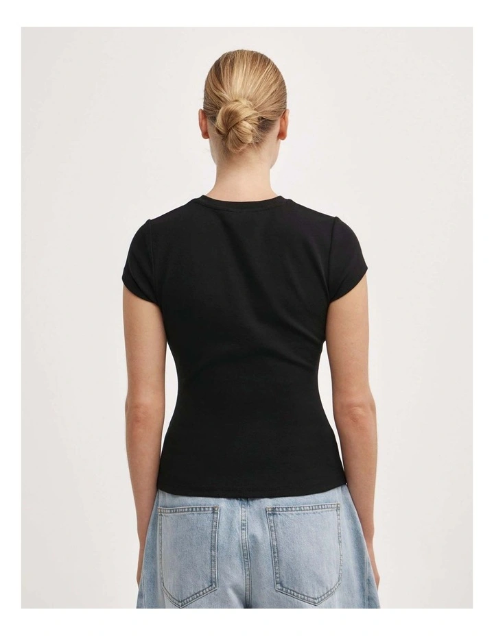 High V-neck T-shirt in Black image 4