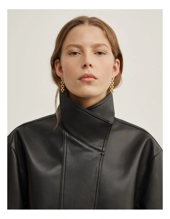 Tabi Earrings in Gold image 2