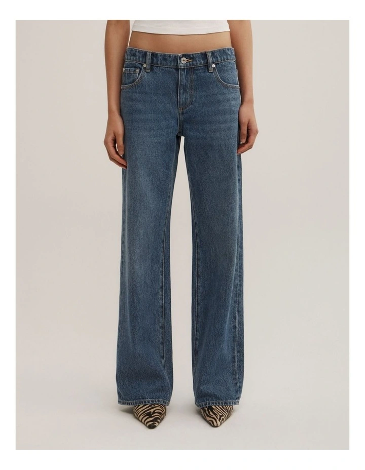 Low Rise Relaxed Jeans in Horizon Blue image 2