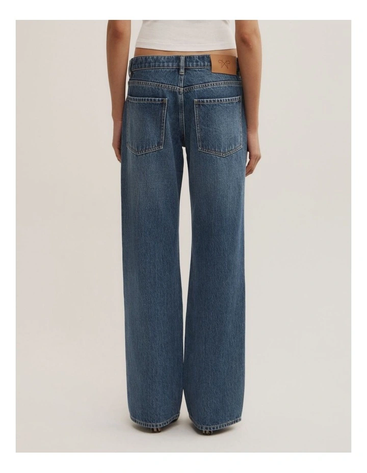 Low Rise Relaxed Jeans in Horizon Blue image 6