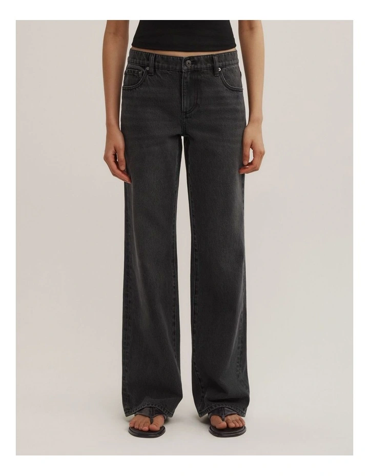 Low Rise Relaxed Jeans in Charcoal Wash image 2
