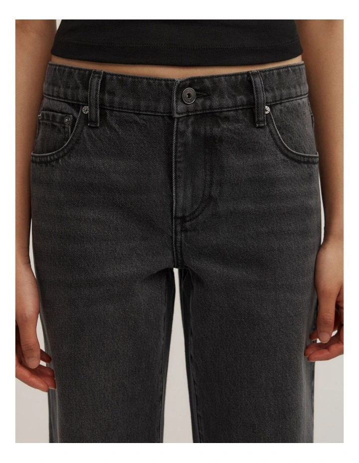 Low Rise Relaxed Jeans in Charcoal Wash image 4