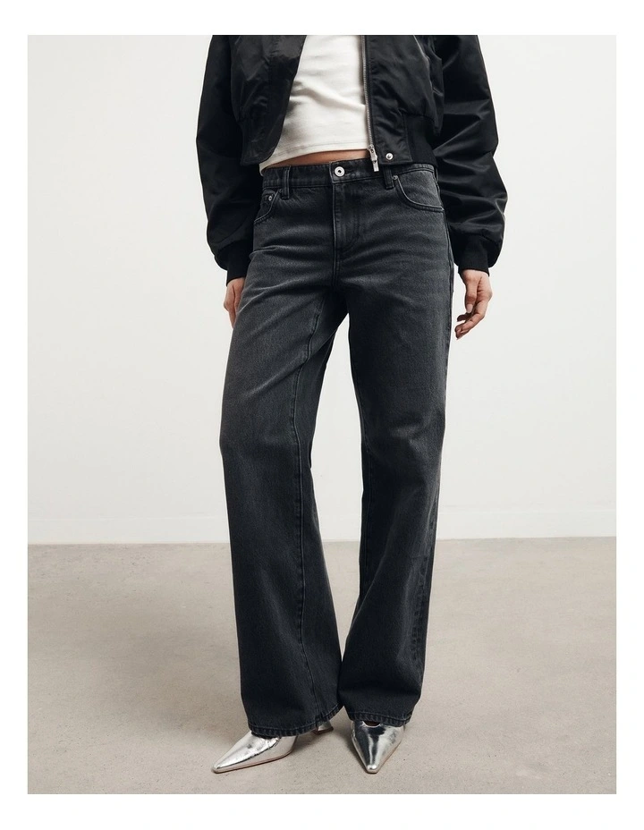 Low Rise Relaxed Jeans in Charcoal Wash image 6