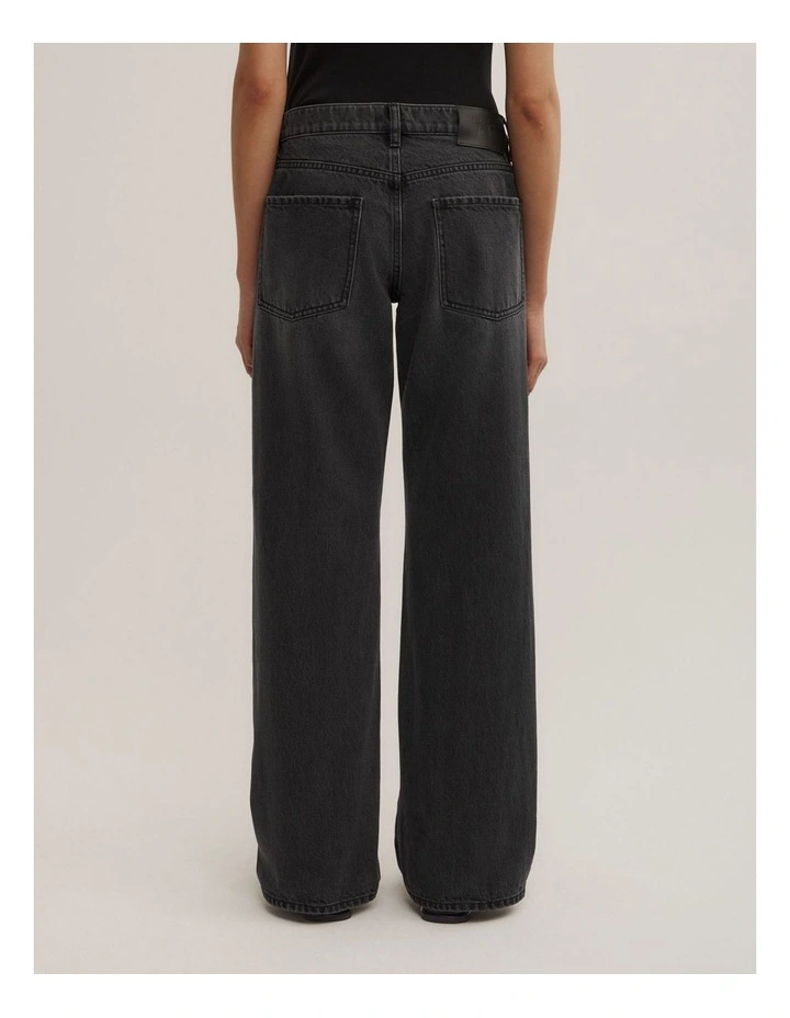 Low Rise Relaxed Jeans in Charcoal Wash image 6