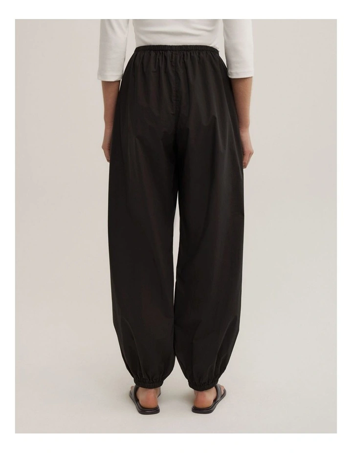 Relaxed Balloon Pant in Black image 5