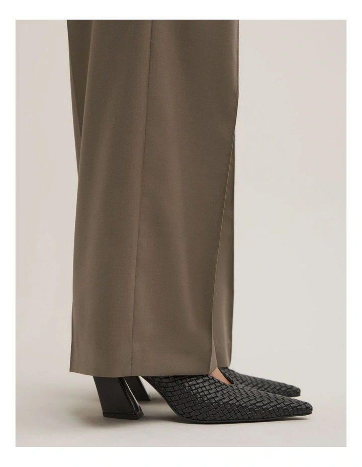Avery Wve Heel in Black image 6