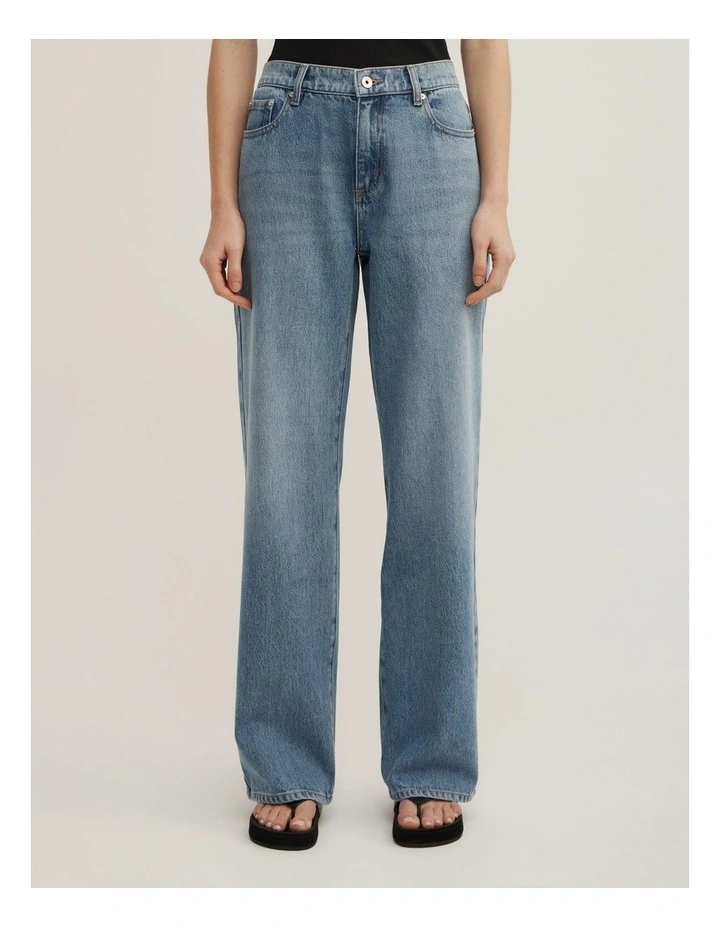 Mid Rise Relaxed Jeans in Amalfi Wash image 2