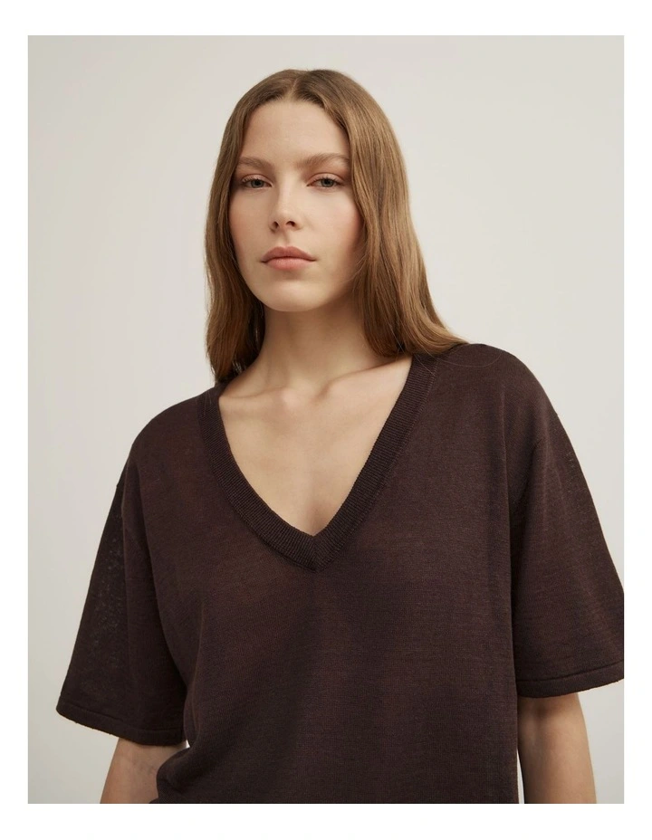 Linen V-neck Knit T-shirt in Espresso image 3