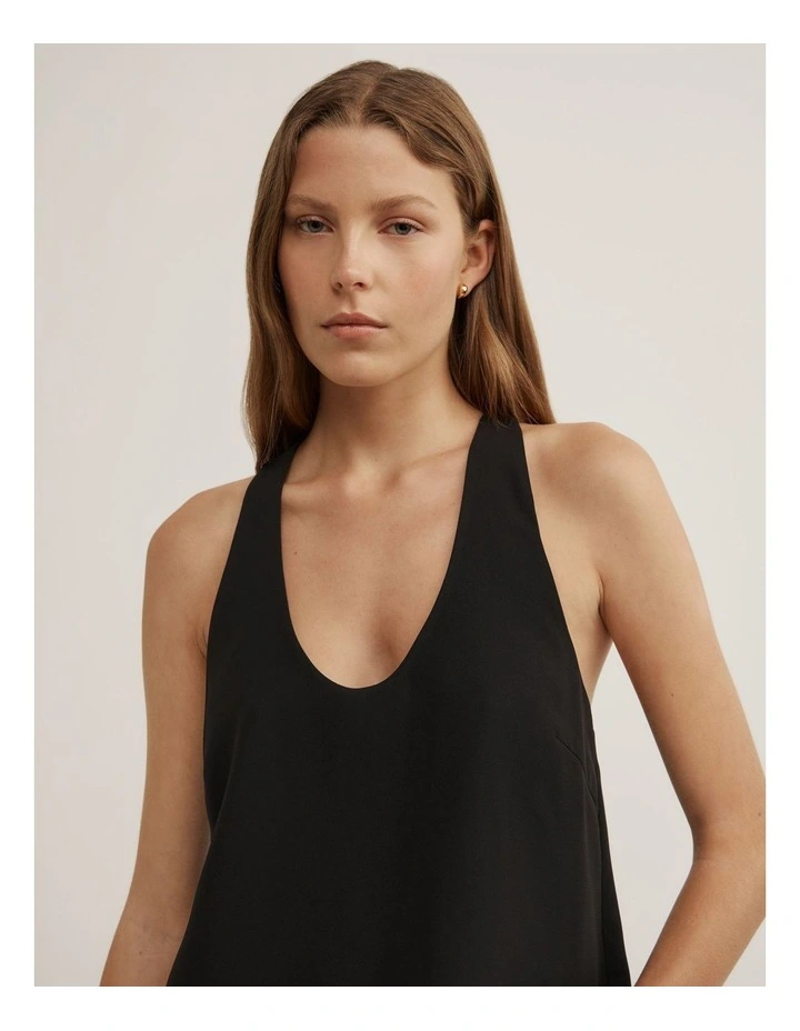 V-scoop Tank in Black image 3