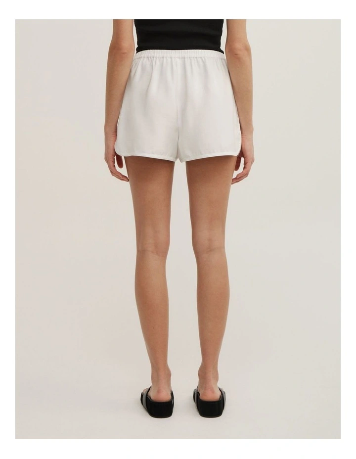 Soft Shorts in Fresh White image 6