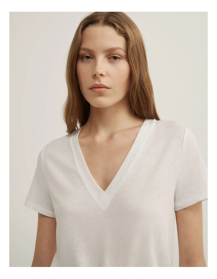 Jersey V-neck T-shirt in Fresh White image 3