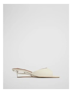 Marissa Wedge in Crema