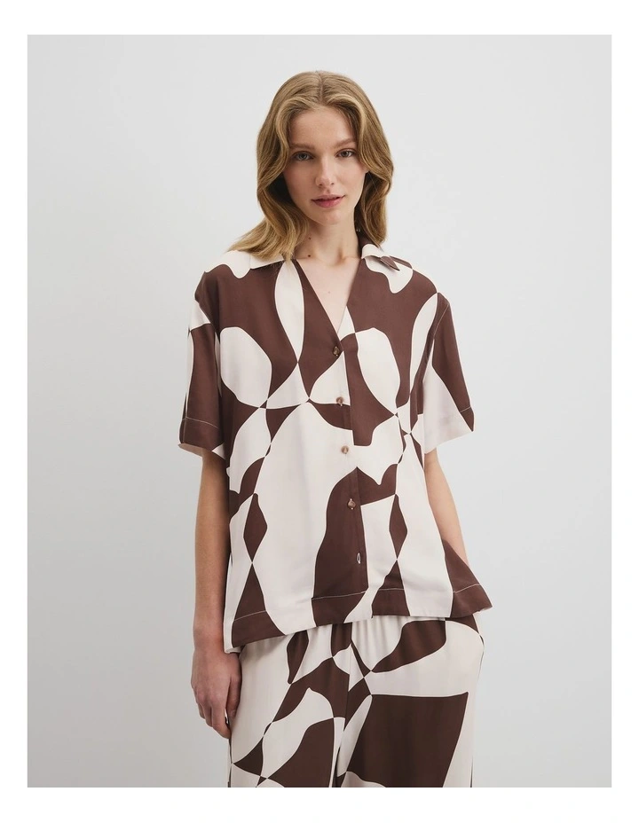 Print Short Sleeve Cupro Shirt in Cocoa Geo image 1