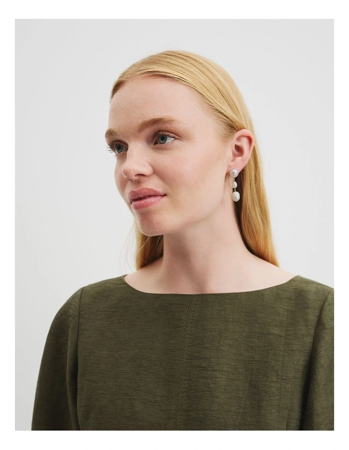 Mia Freshwater Pearl Earring in Gold image 2