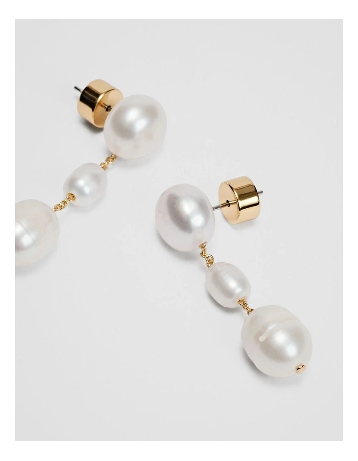 Mia Freshwater Pearl Earring in Gold image 3