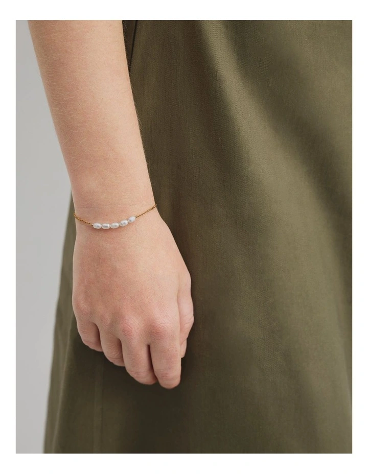 Mia Freshwater Pearl Bracelet in Gold image 2